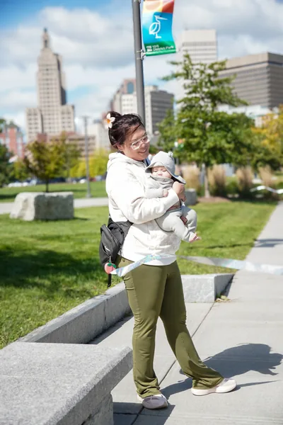 Mom & baby, District Park